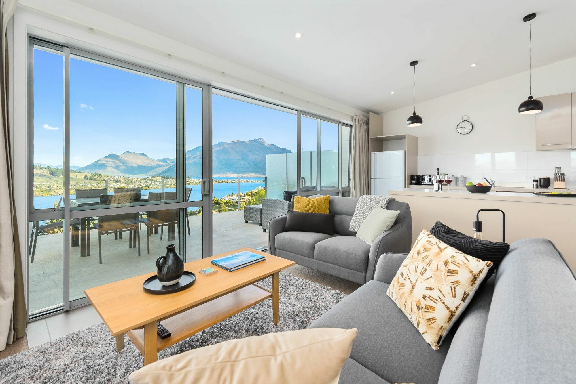 Contemporary Hilltop Abode Queenstown Exterior photo