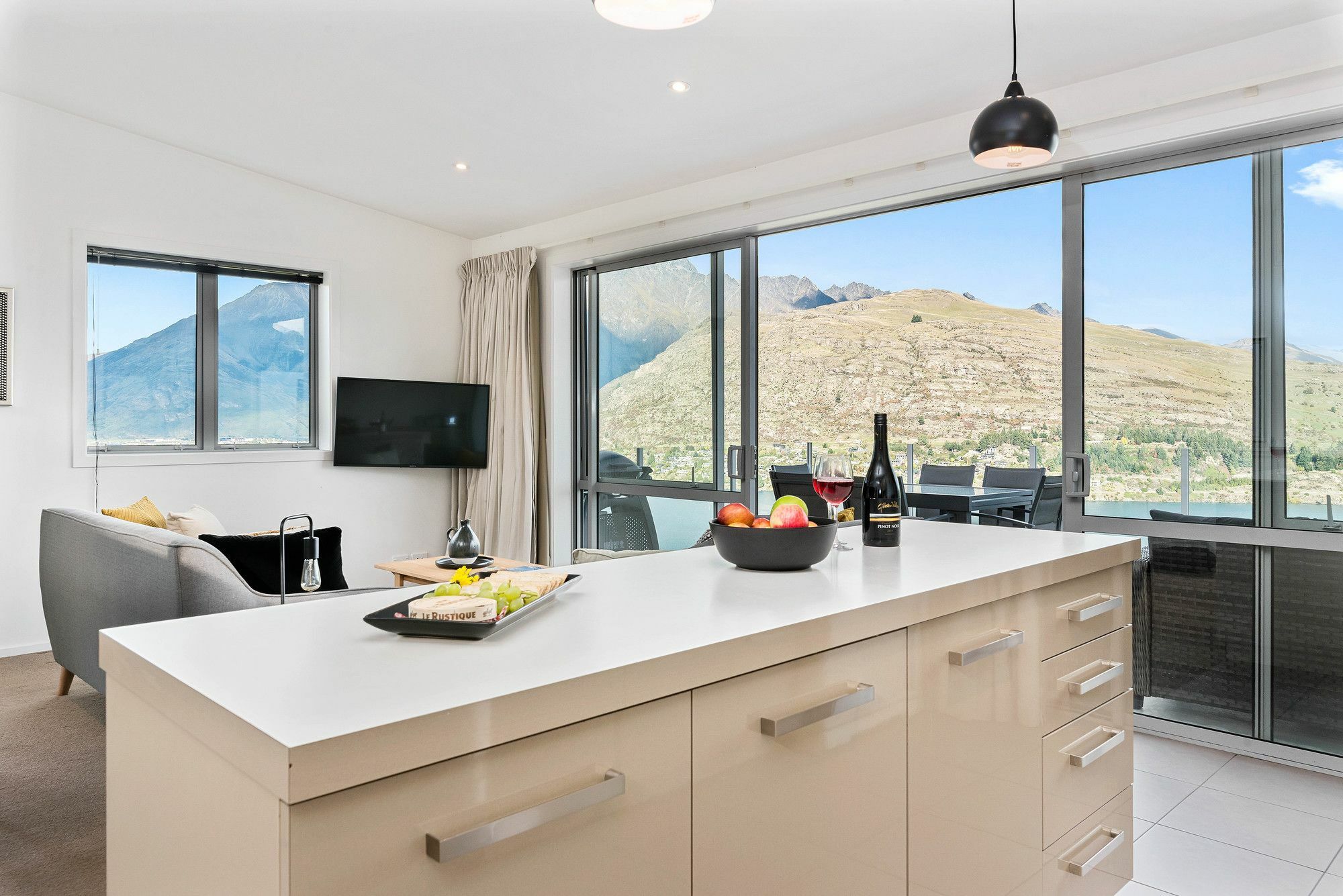 Contemporary Hilltop Abode Queenstown Exterior photo